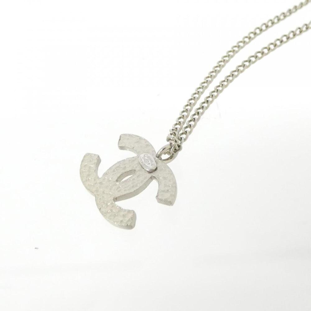 CHANEL Cream Necklace - Picture 3 of 5